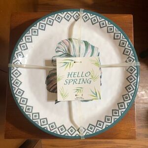 RIN COUNTRY POTTERY- Non-Breakable-BPA FREE. Leaf Pattern on all Plates 🆕